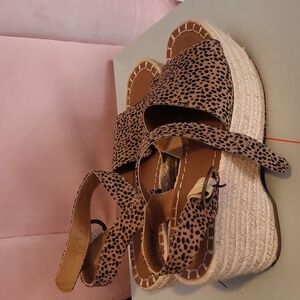 Leopard wedges